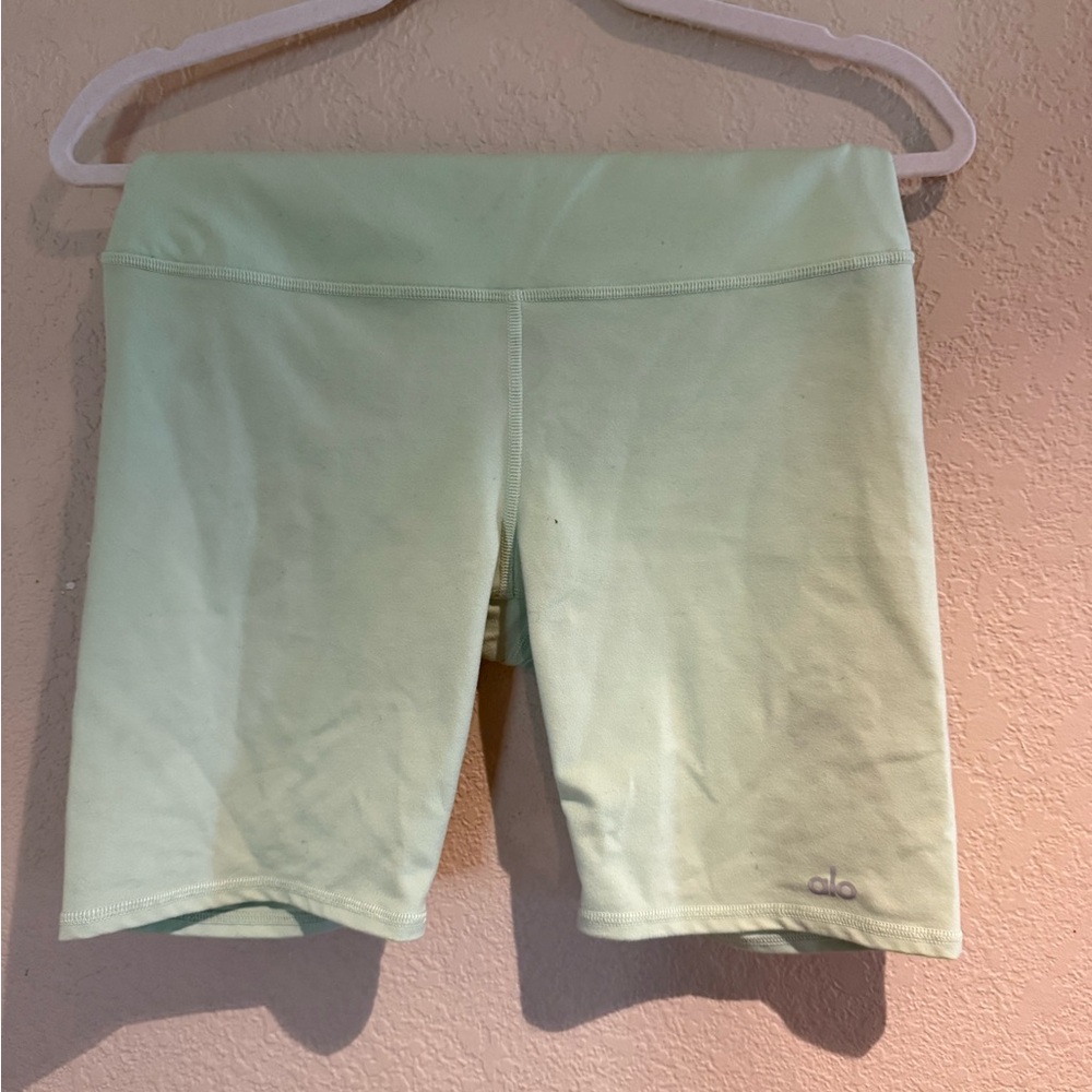 ALO Yoga Women's Light Green Bike Shorts